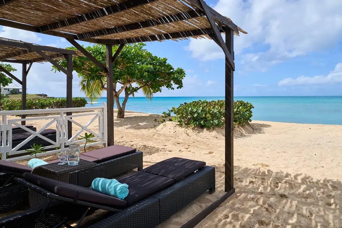 05-Hawksbill-Resort-Royal-Palm-Beachfront-Pergola-LowRes copy