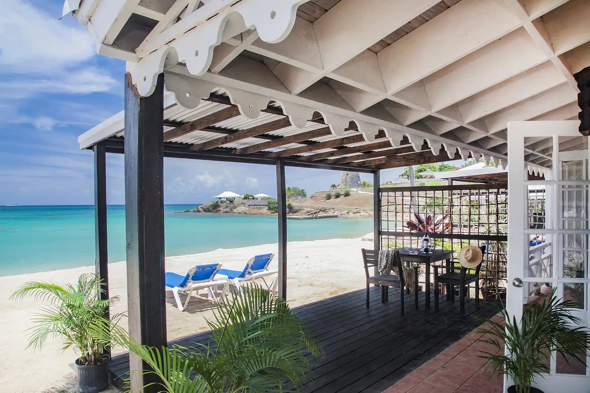 Room Exterior-Beachfront Bungalow-01